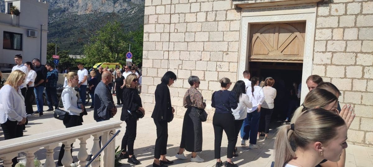 ispracaj sprovod gradac katarina stjepan 12