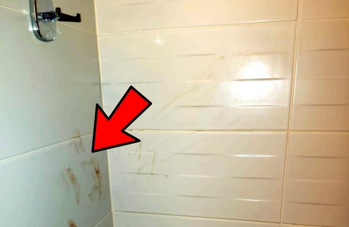 Studentica u nevjerici: Otkud toliko krvi u tuševima studentskog doma?