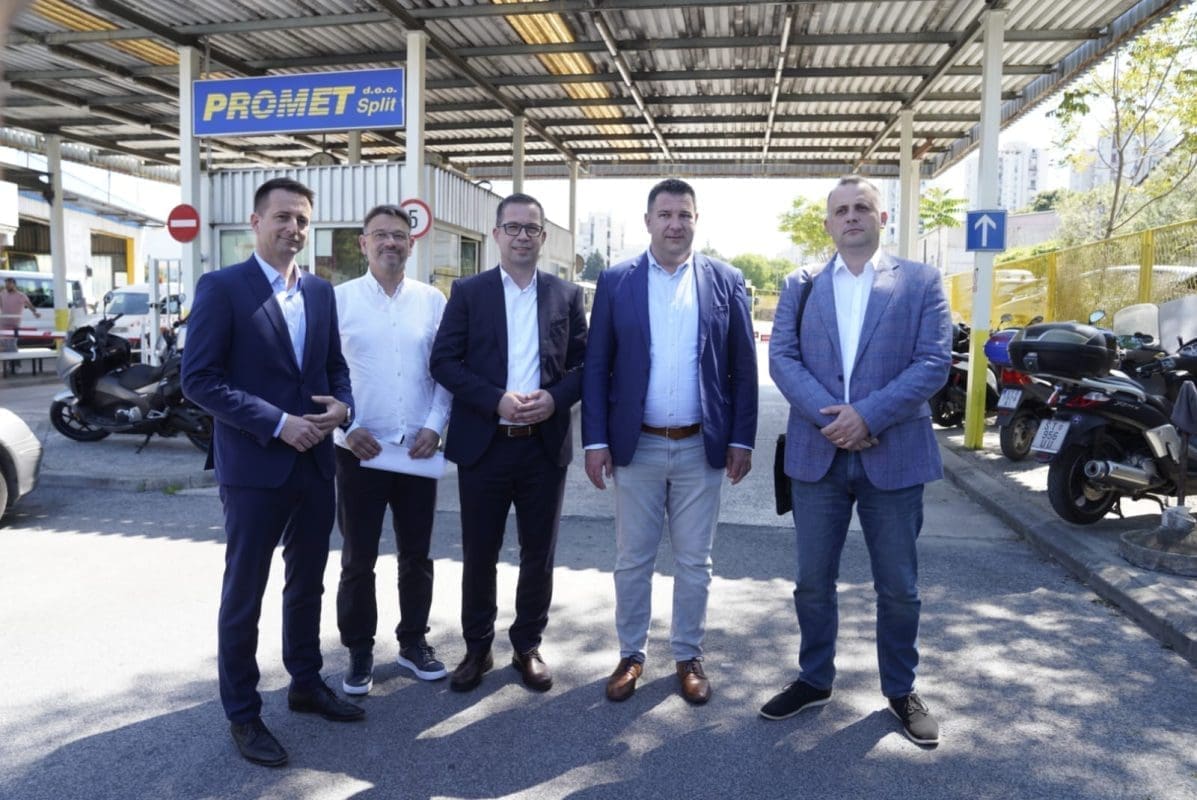 JESU LI DUŽNICI? Gradonačelnici i načelnici kod zgrade Prometa Split: "Nešto tu zaista ne štima"
