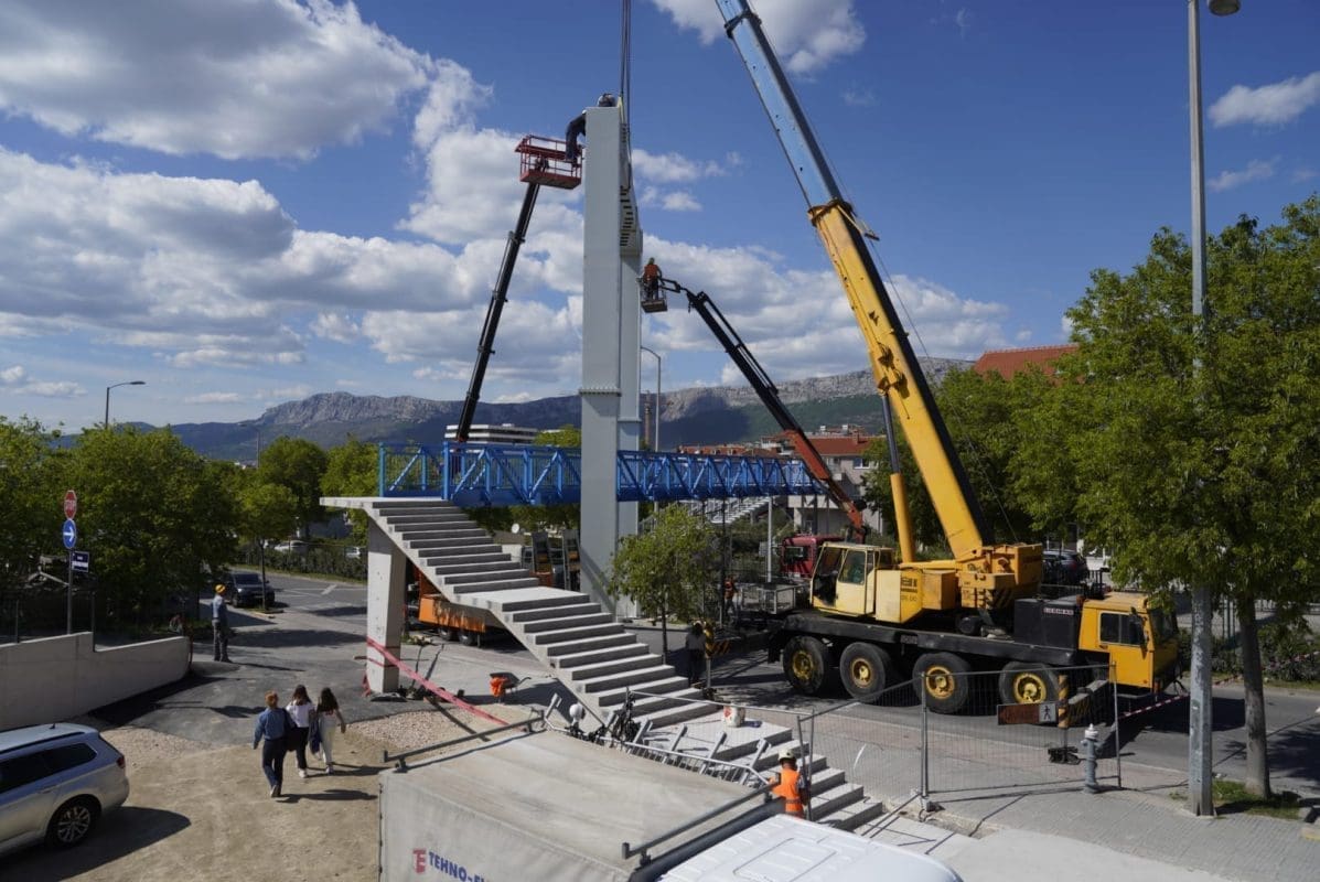ZAPOČELA MONTAŽA NATHODNIKA NA MEJAŠIMA Zatvoren dio Vukovarske ulice