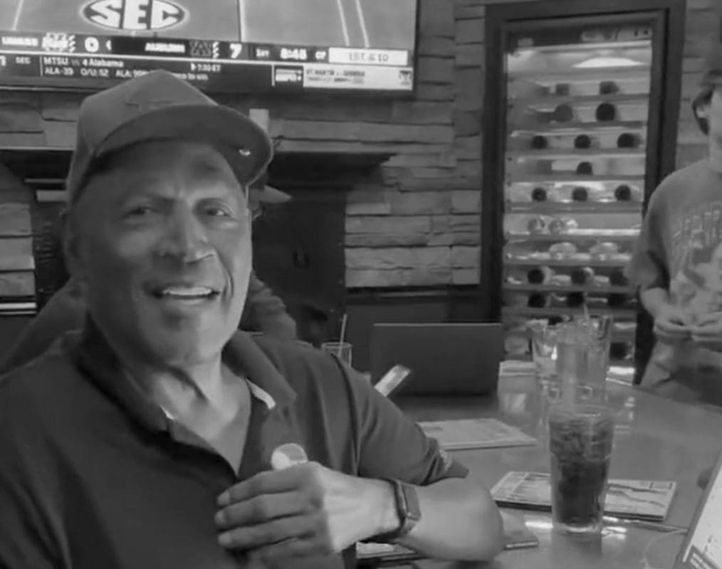 PREMINUO O.J. SIMPSON Nakon duge borbe s rakom, od njega se oprostila obitelj