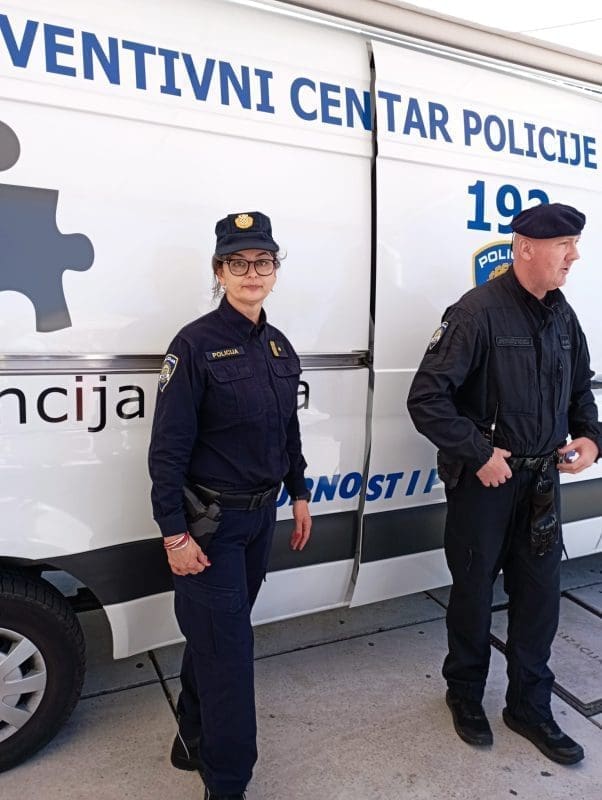 policija 4 