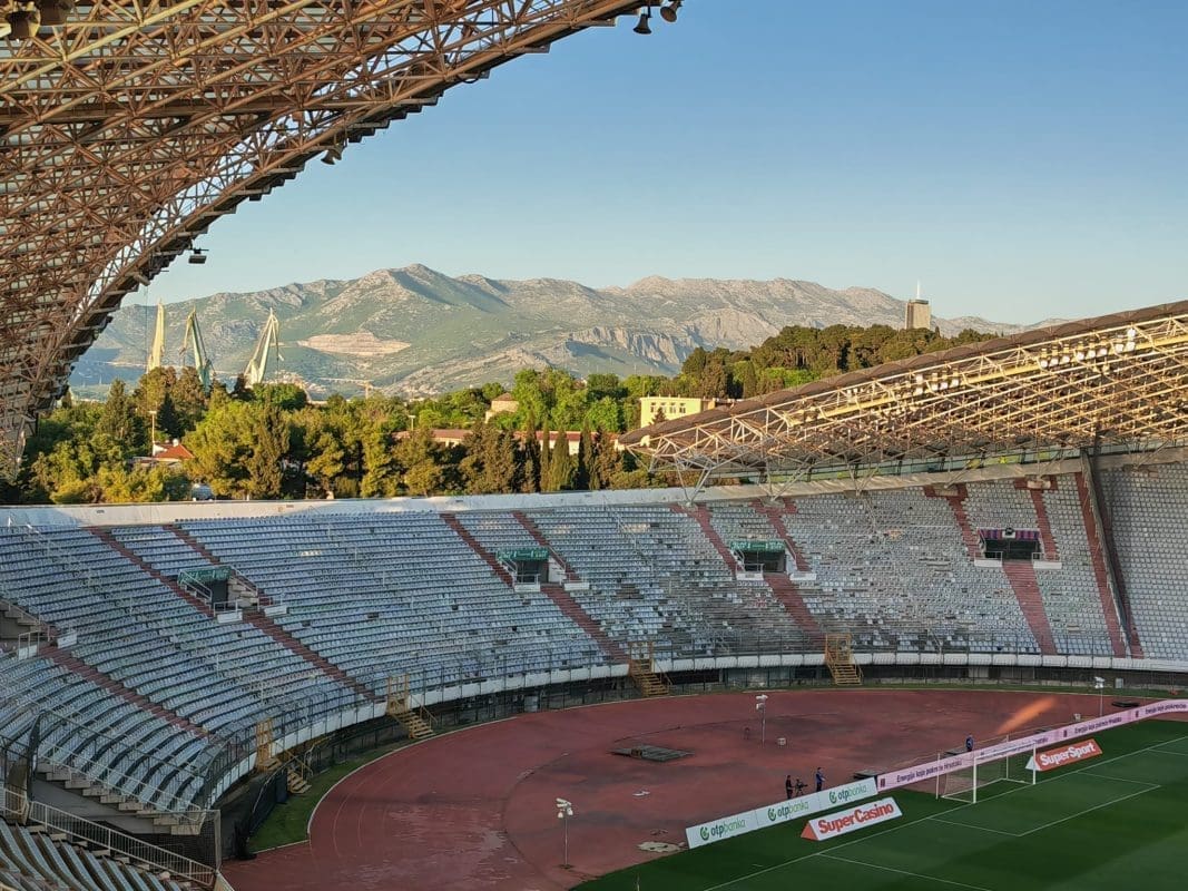 BOLNI PRIZORI S POLJUDA Hajduk igra pred praznim tribinama, pogledajte kako otužno izgleda stadion
