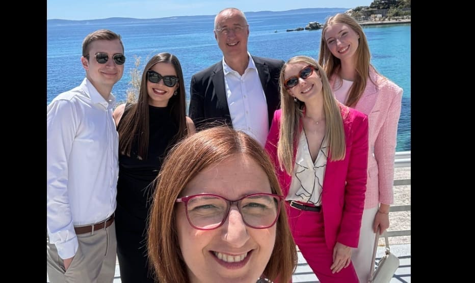 VELIKI DAN Obitelj Puljak proslavila kćerkinu krizmu