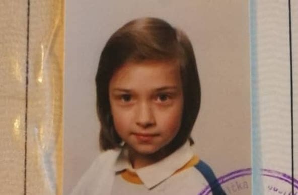 PREPOZNAJETE LI JE? Poznata pjevačica pokazala sliku iz djetinjstva: "Mrzila sam muzičku, nisam znala da će mi definirati ostatak života"