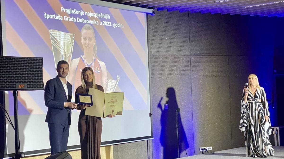 PROGLAŠENI NAJBOLJI DUBROVAČKI SPORTAŠI Najbolja ekipa 2023. godine je Ženski košarkaški klub Ragusa