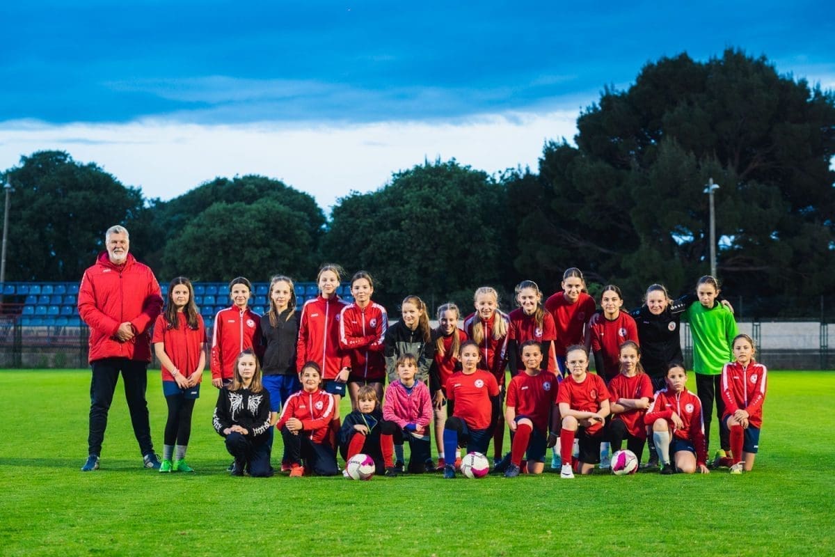 4 26 hnk mravince sloga 9