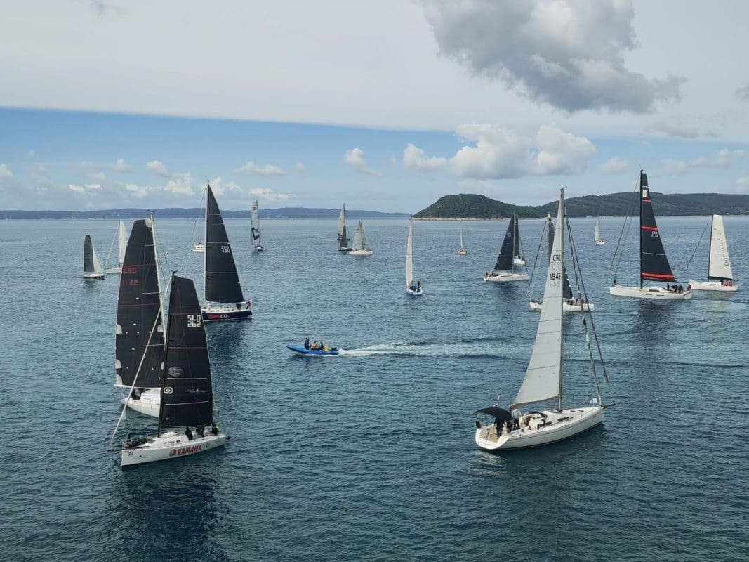 PAISKA REGATA 2 NASLOVNA