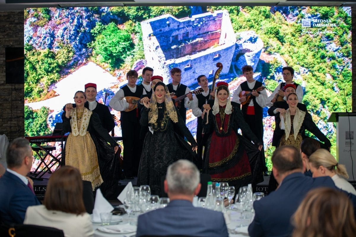 Turisti ka zajednica Splitsko dalmatinske upanije Hotel Hills 133