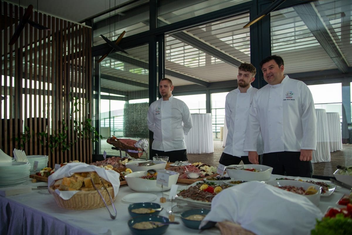 Turisti ka zajednica Splitsko dalmatinske upanije Hotel Hills 99