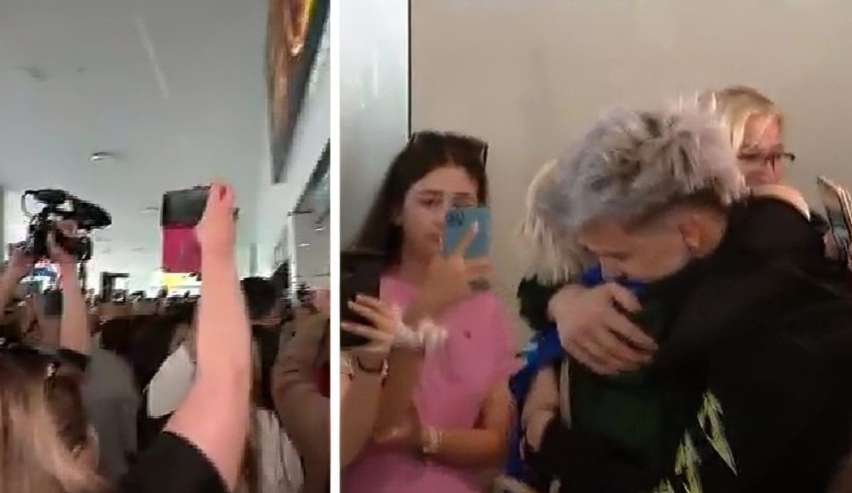 Baby Lasagna pri dolasku zagrlio majku, potom potpisivao autograme: "Ovo je zbilja fenomenalan osjećaj"