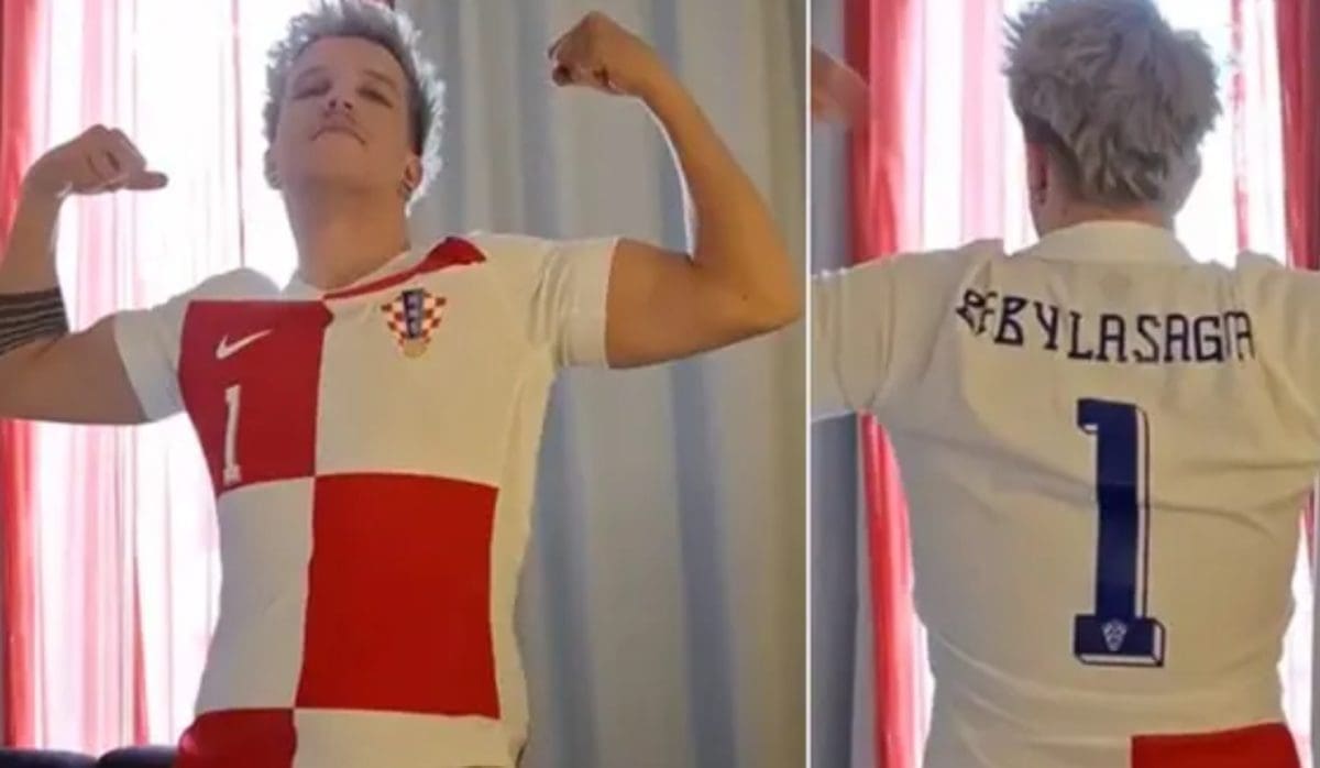 Baby Lasagna dobio poklon od HNS-a pa pokazao nogometne vještine