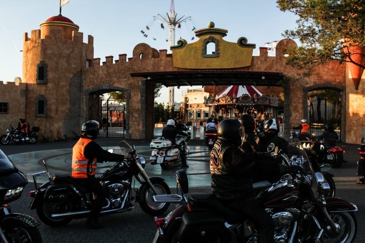 HARMONIJA NA DVA KOTAČA Pridružite se Harmoniji motora spektaklu na dva kotača u Dalmalandu!