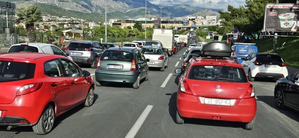 OGROMNA GUŽVA NA SVIM IZLAZIMA IZ SPLITA Kolona je kilometarska, budite jako oprezni