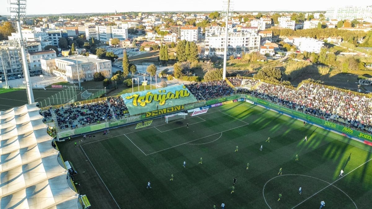 Utakmica Istre i Rijeke prekinuta