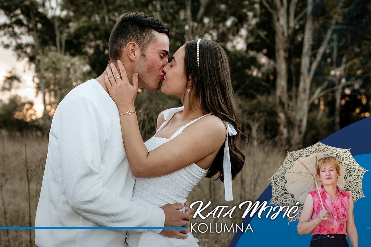 S PRAVIM MUŠKARCEM ŽENA JE SRETNA, S POGREŠNIM JAKA Mene ni sa čim ne možeš kupiti, osim dobrotom