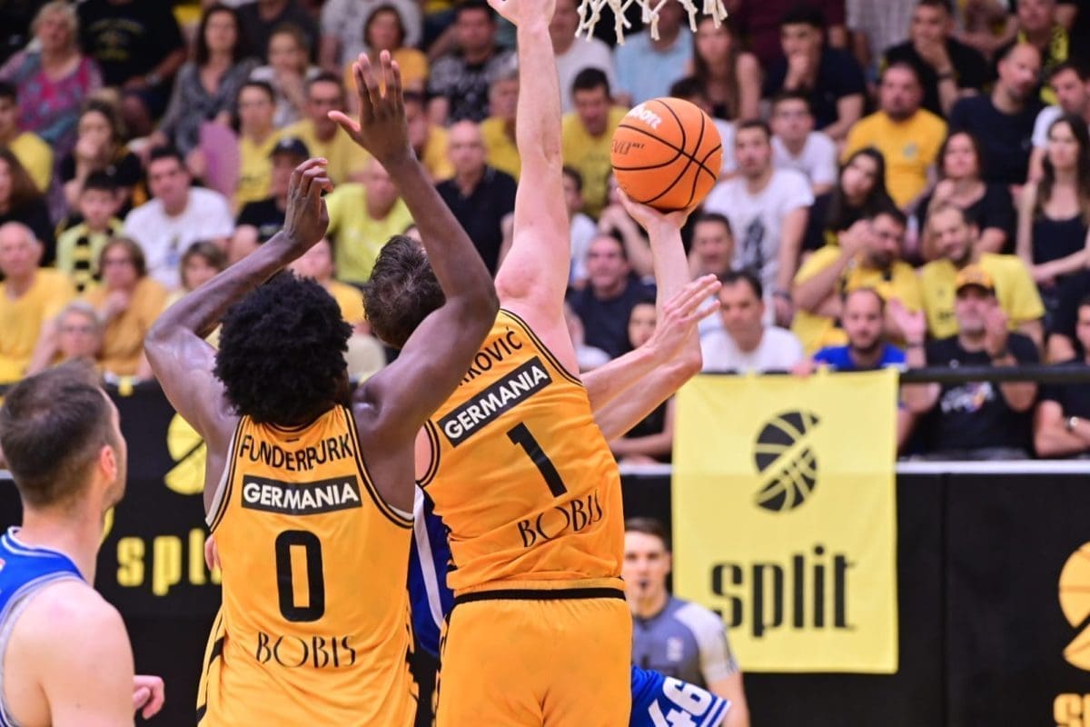 Zadrani upisali tijesnu pobjedu u dalmatinskom derbiju