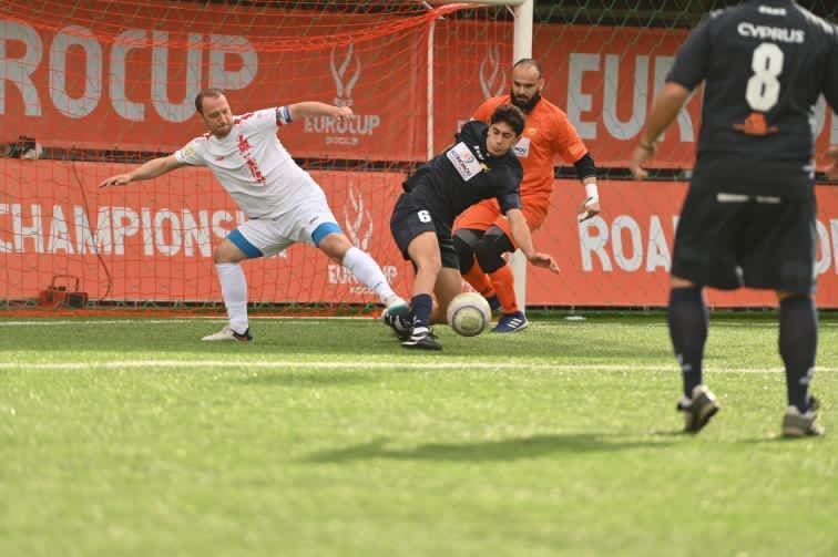 HRVATSKA U ČETVRTFINALU EUROPSKOG PRVENSTVA Naši reprezentativci svladali su Cipar s 2:0, iduće igraju protiv Srbije