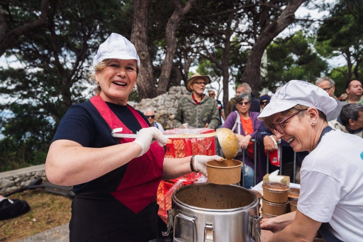 Ako ne znate što ćete ručati, svratite na Marjan: Dijeli se 3.000 porcija graha