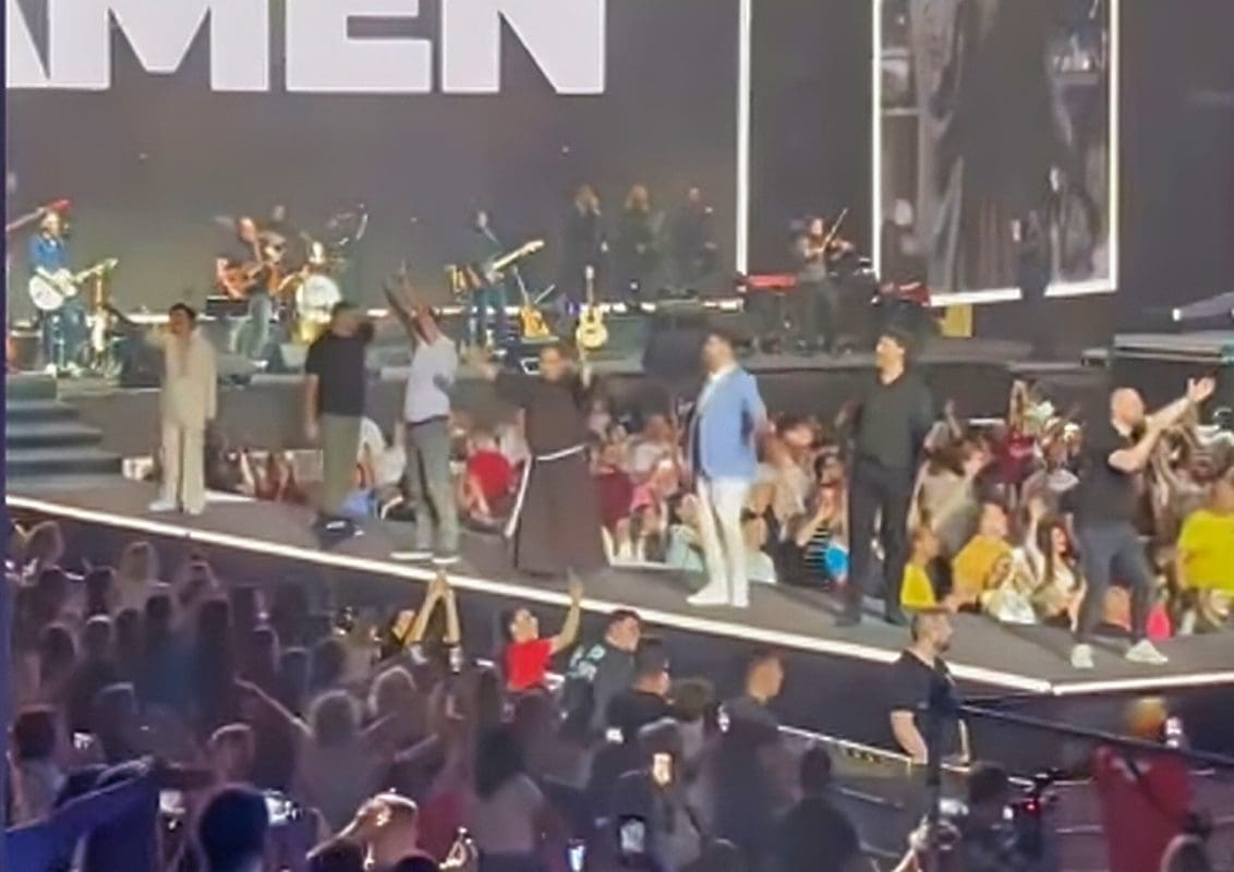 Duhovni spektakl "Progledaj srcem" okupio poznata lica hrvatske estrade: Koncert bio rasprodan do zadnjeg mjesta