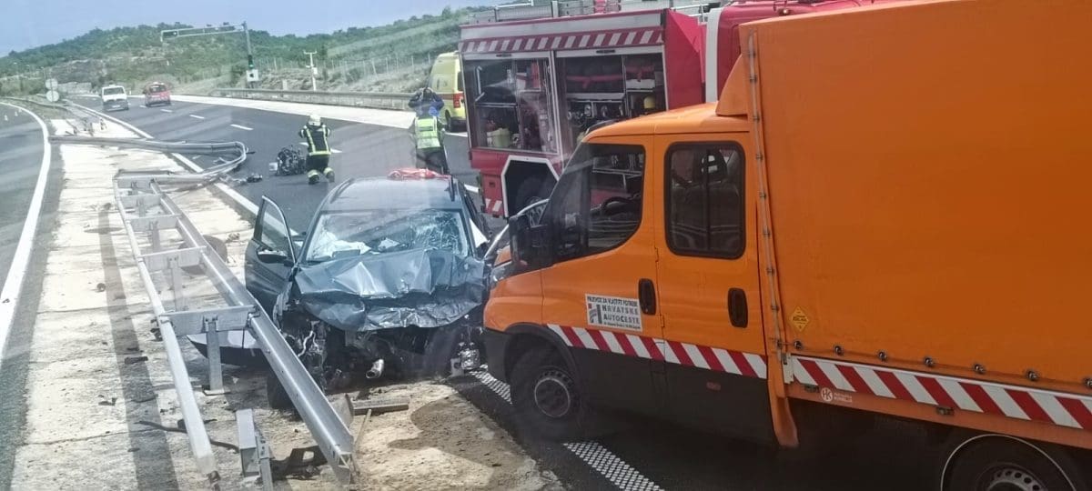 POLICIJA SE OGLASILA O DETALJIMA NESREĆE NA DALMATINI Troje ljudi ozlijeđeno
