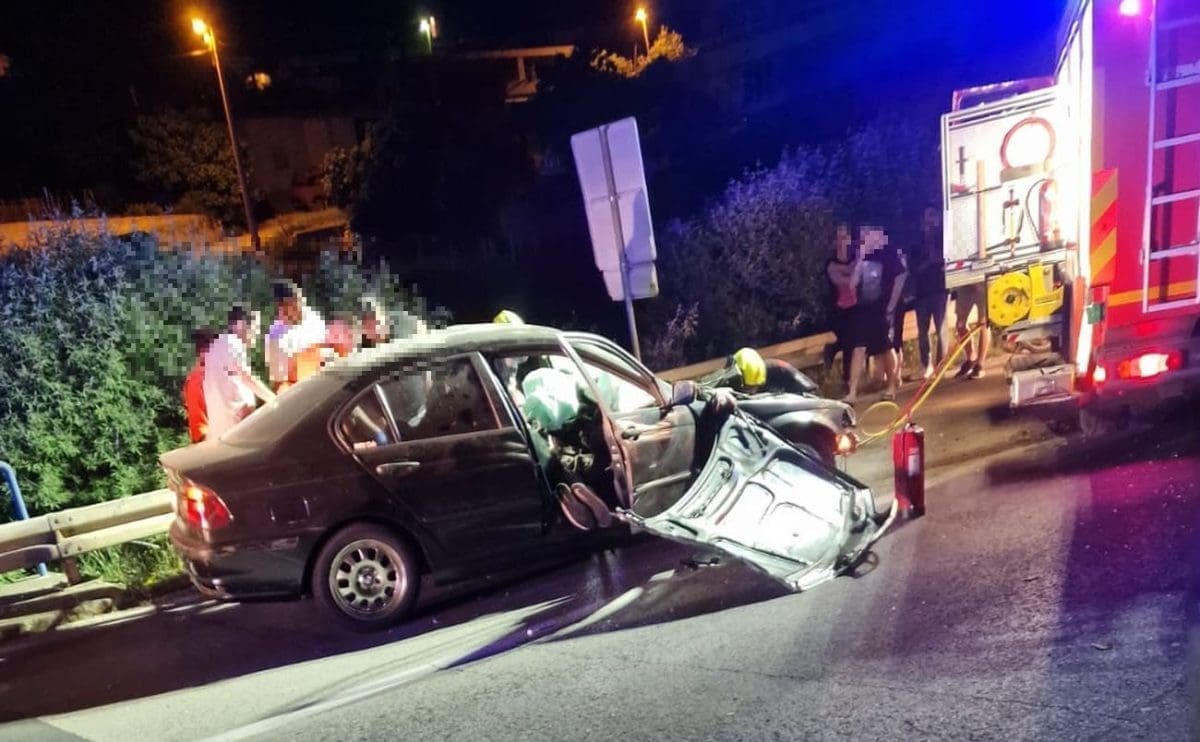Prometna nesreća u Trogiru: Došlo je do sudara dvaju vozila prilikom čega je oboren pješak; zadobio je teže tjelesne ozljede