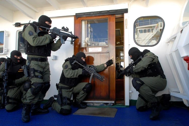 RAZBIJENA DALMATINSKA NARKOGRUPA Na vrhu "piramide" nezaposleni splitski građevinar, Specijalna policija mu upala u kuću na Čiovu