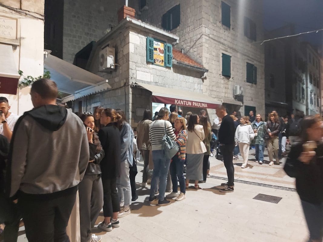 SVI OGLADNILI NAKON TOMBOLE I FEŠTE Pogledajte gdje se strpljivo čeka u redovima