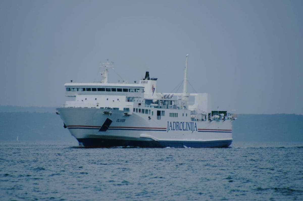 Opet drama na trajektu za Vis! Otkazana linija na "Oliveru": Dogodio se tehnički kvar?