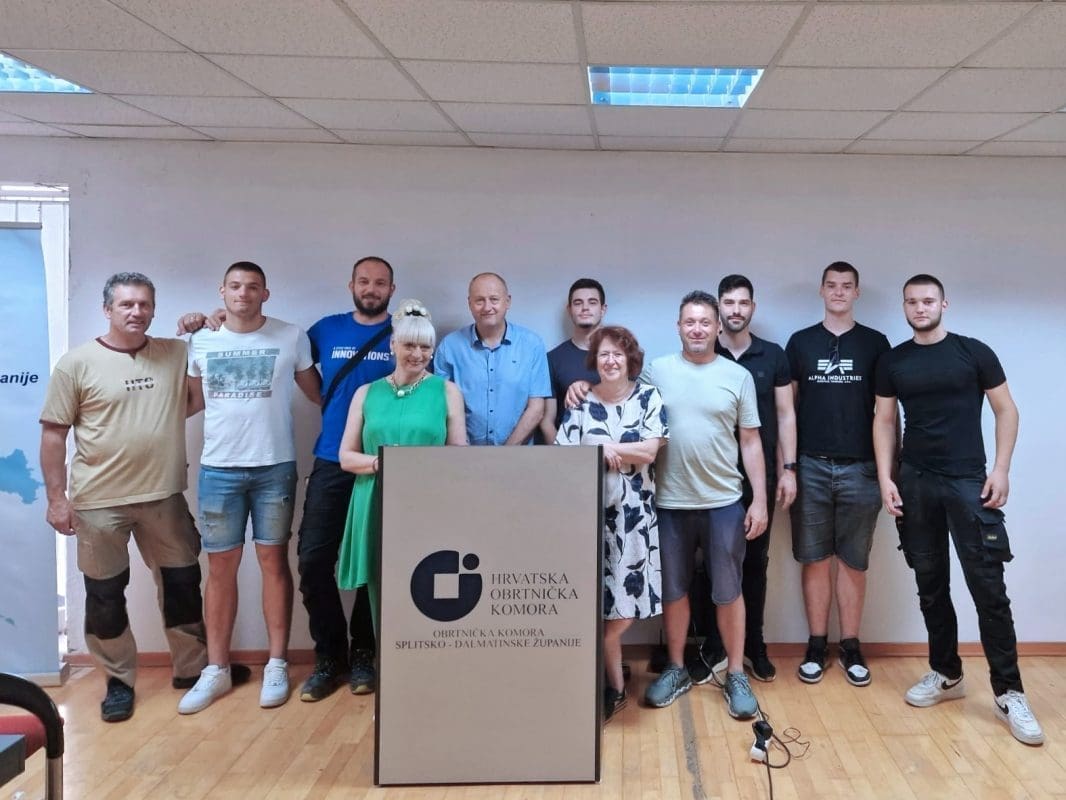 Naučnici splitske Obrtne tehničke škole izradili poseban poklon za Obrtničku komoru Splitsko-dalmatinske županije