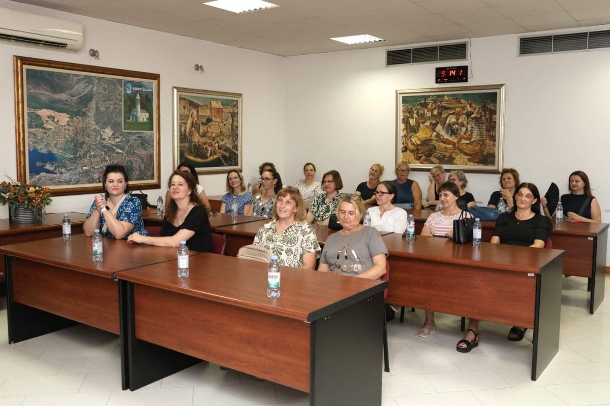 448944463 902862381882445 7984255976614590855 n