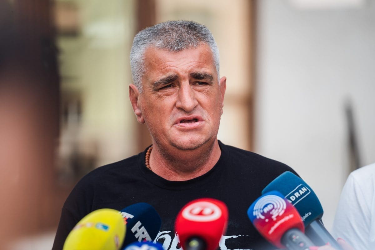 Bulj objavio dokaz da je obustavu izložbe tražio ranije: "Pupovčevi koalicijski partneri iz sinjskog HDZ-a lažu"