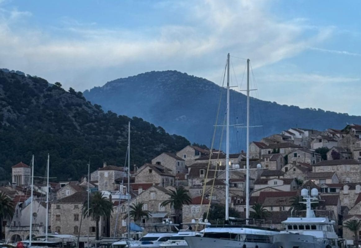 Puno bolja situacija je na Hvaru: "Nastavit će se aktivno gasiti požar"