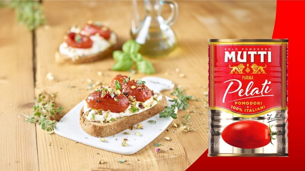 Hrskavi kruh s burratom, rajčicama i pistacijima