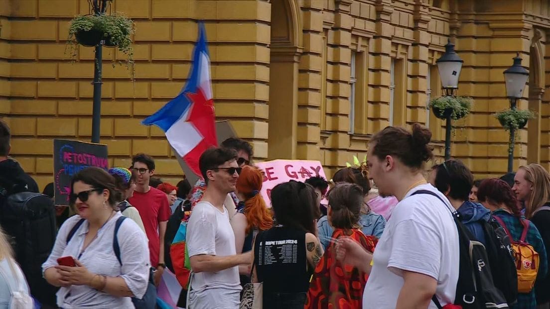 gej parada jugoslavenska zastava