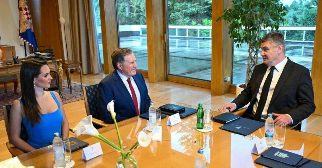 Fotografija iz Milanovićeva ureda kruži među svjetskim portalima: U fokusu je atraktivna ljepotica