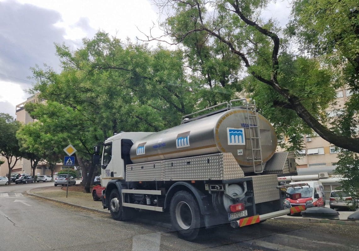 radovi pukla cijev vik 1