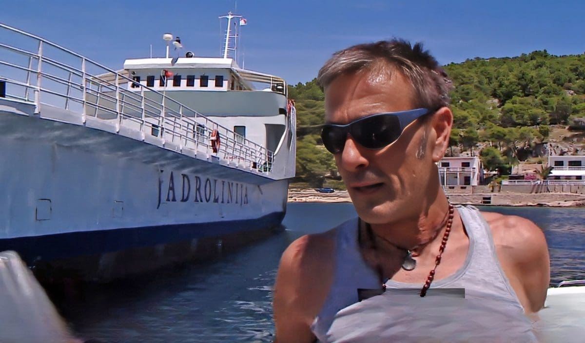 POUBUNA NA DALMATINSKOM OTOKU Blokirali uplovljavanje trajekta - traže cestu, a mogli bi ostati bez milijuna eura