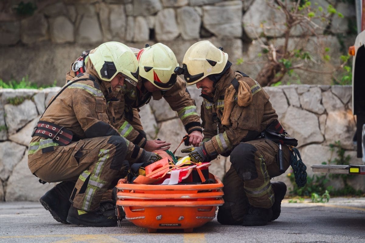 Požar kod Skradina: Jedan vatrogasac ozlijeđen, pronašli eksplozive iz Domovinskog rata