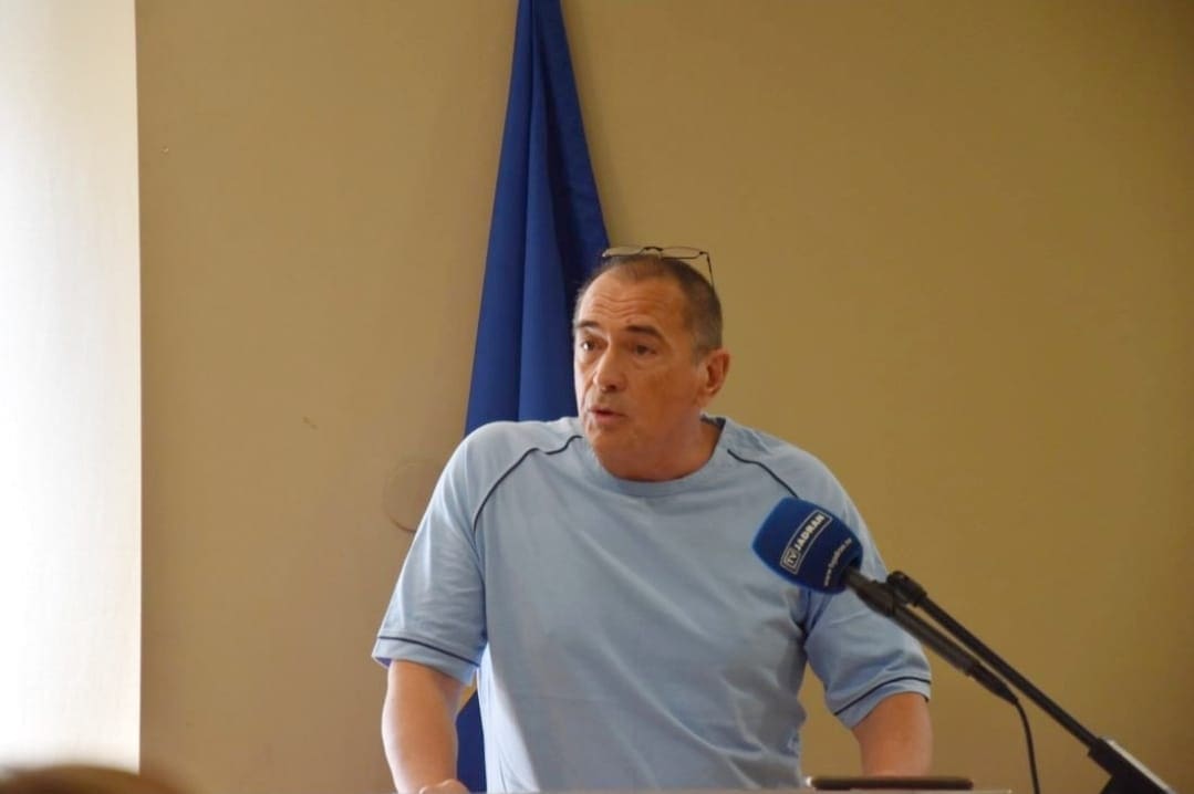 Burna sjednica u Kaštelima. Nezavisni Željan Jurlin: "Nisam nazvao sve članove HDZ-a zločinačkom niti kriminalnom organizacijom"