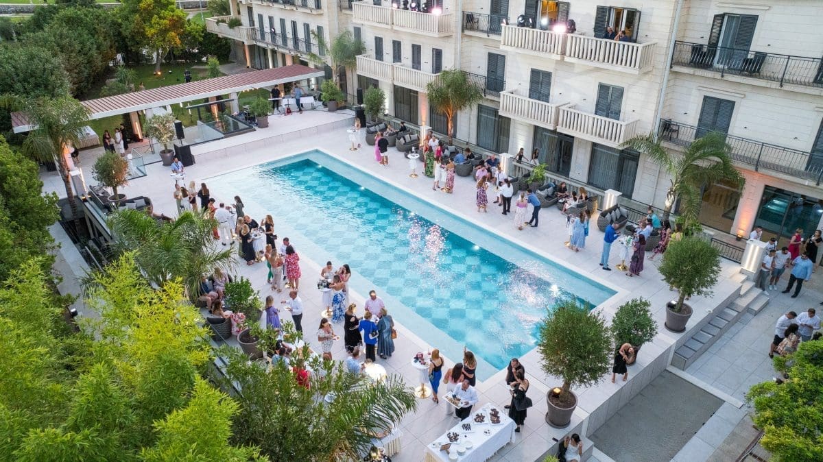 2 hotel president solin