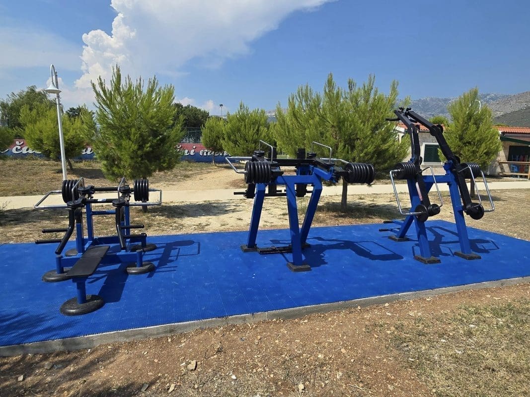 Podstrana dobila prve teretane na otvorenom