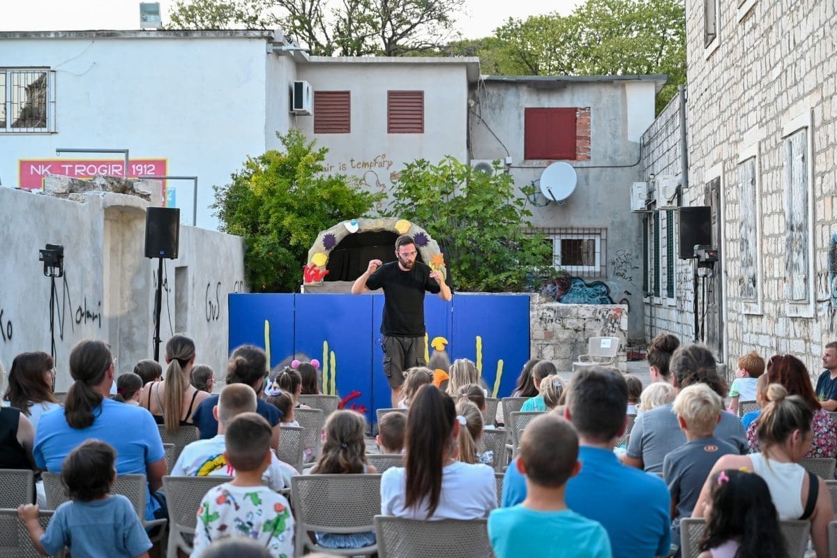 54. Trogirsko kulturno ljeto u punom sjaju: Koncerti, fešte i modna revija obilježavaju ovaj tjedan!