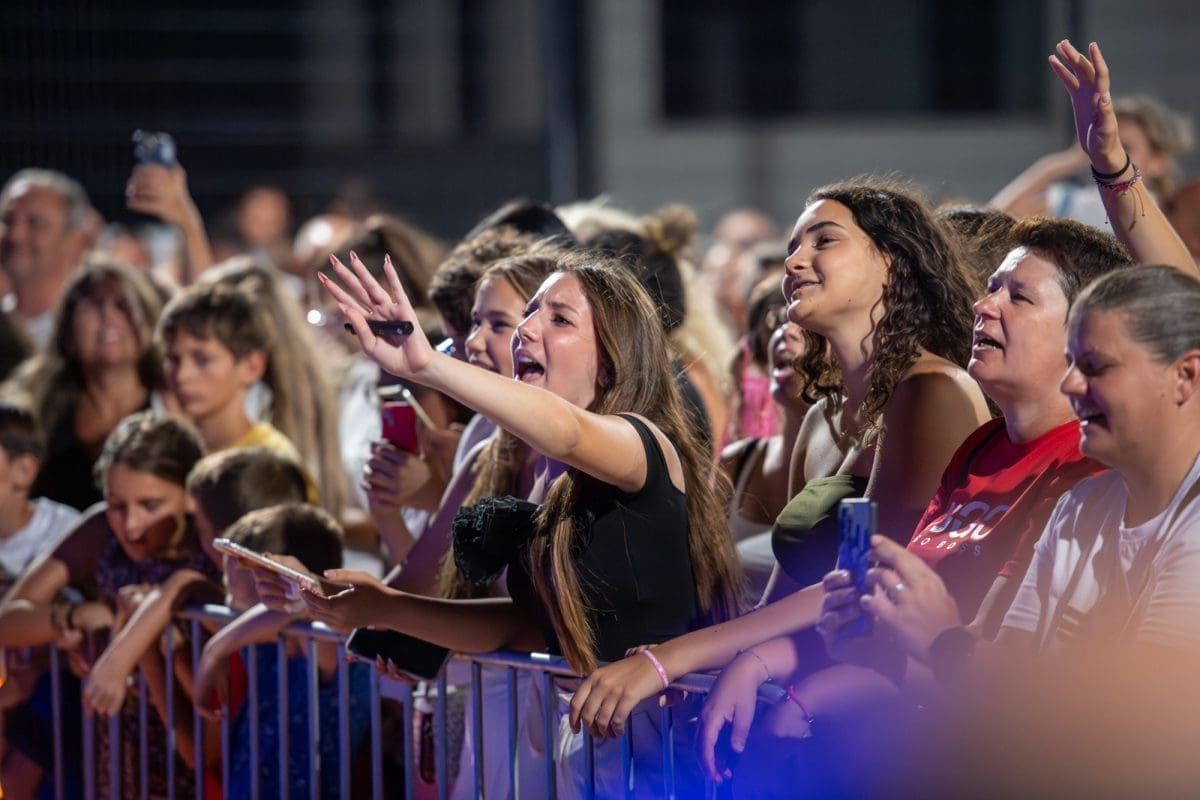 FOTOGALERIJA Grupa Magazin održala spektakularan koncert u Planom u čast blagdana sv. Marte