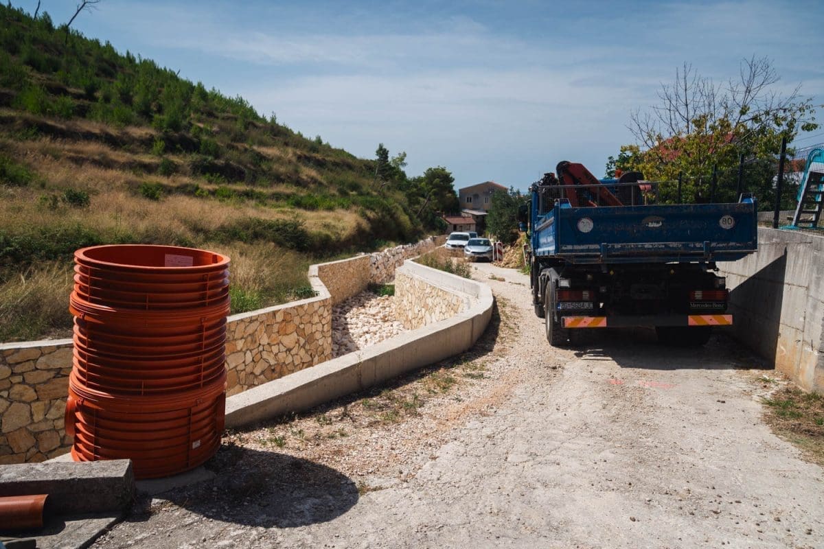 NEKE CESTE ĆE BITI ZATVORENE Započeli radovi u Žrnovnici, evo koliko će trajat