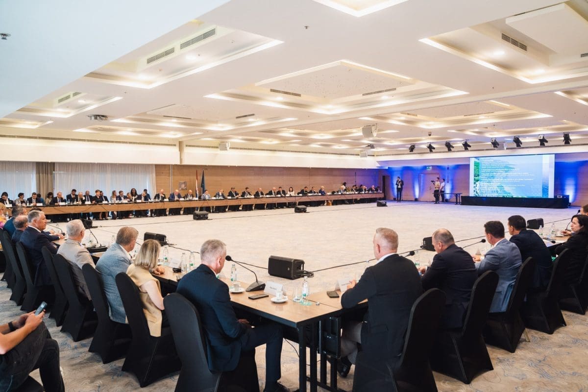 7 23 sastanak vlade i turistickog sektora 2