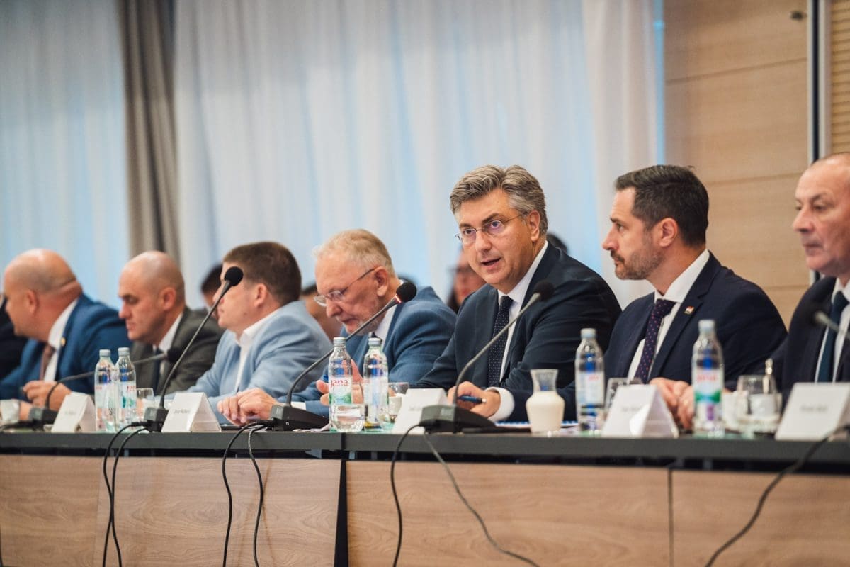 7 23 sastanak vlade i turistickog sektora 5