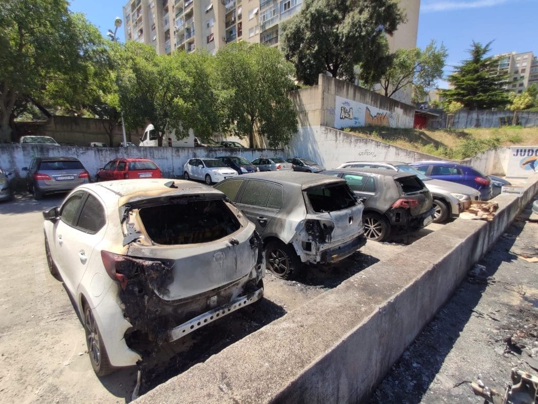 Netko je podmetnuo požar? Javila se policija o zapaljenim autima na Pujankama