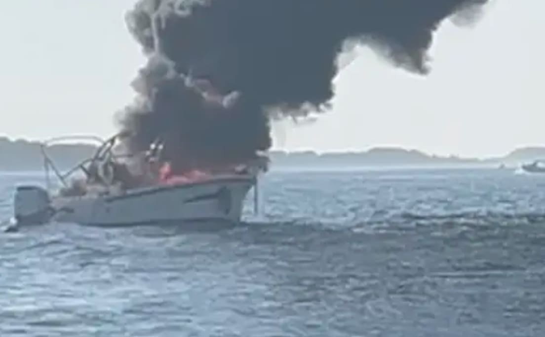 Gori brod kod Biograda na Moru. Policija kaže da su ih zvali ljudi, tražili su pomoć