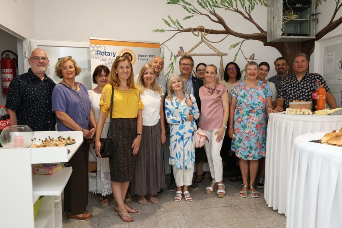 Rotary klub Solin donirao medicinsku opremu pedijatrijskim ordinacijama